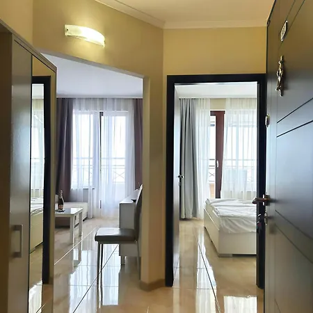 Seafront With Panoramic Terrace Apartament