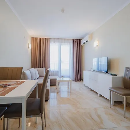 Seafront With Panoramic Terrace Apartament *